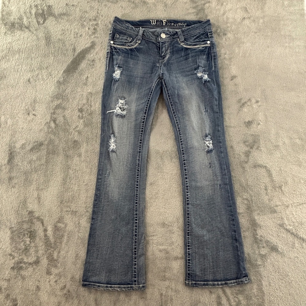 WallFlower Low Rise Bootcut Jeans Juniors‎ 9 Distressed Stretch Denim 31" Inseam